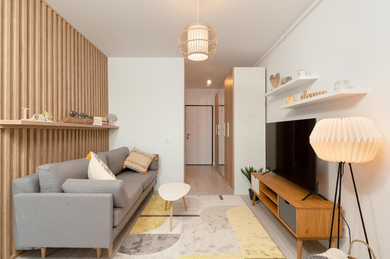 Moon Plaza Deluxe Studios Bukarest Exteriör bild