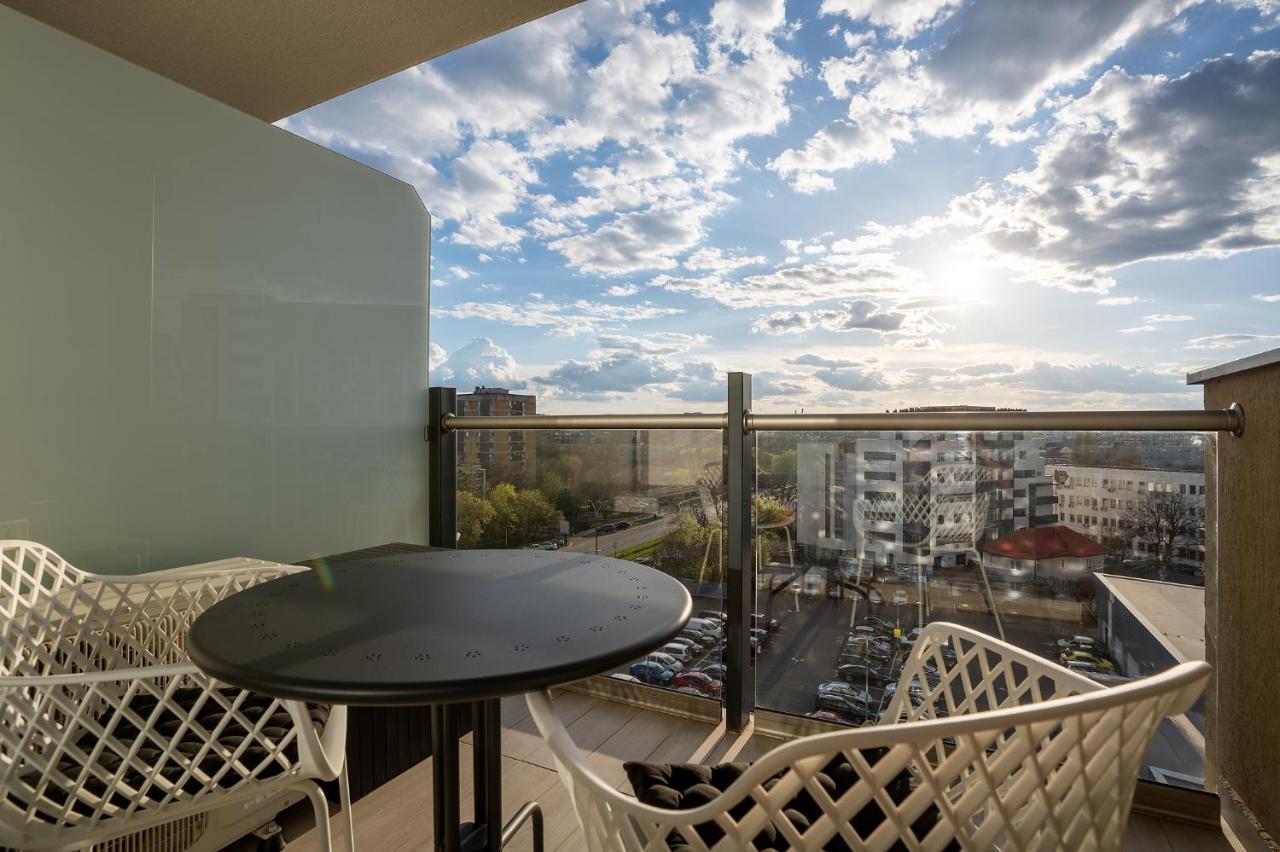 Moon Plaza Deluxe Studios Bukarest Exteriör bild